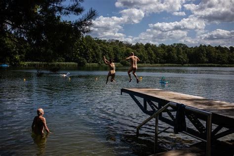 xnudi1|Nudism Life home photos pictures of nude nudist and nudists.